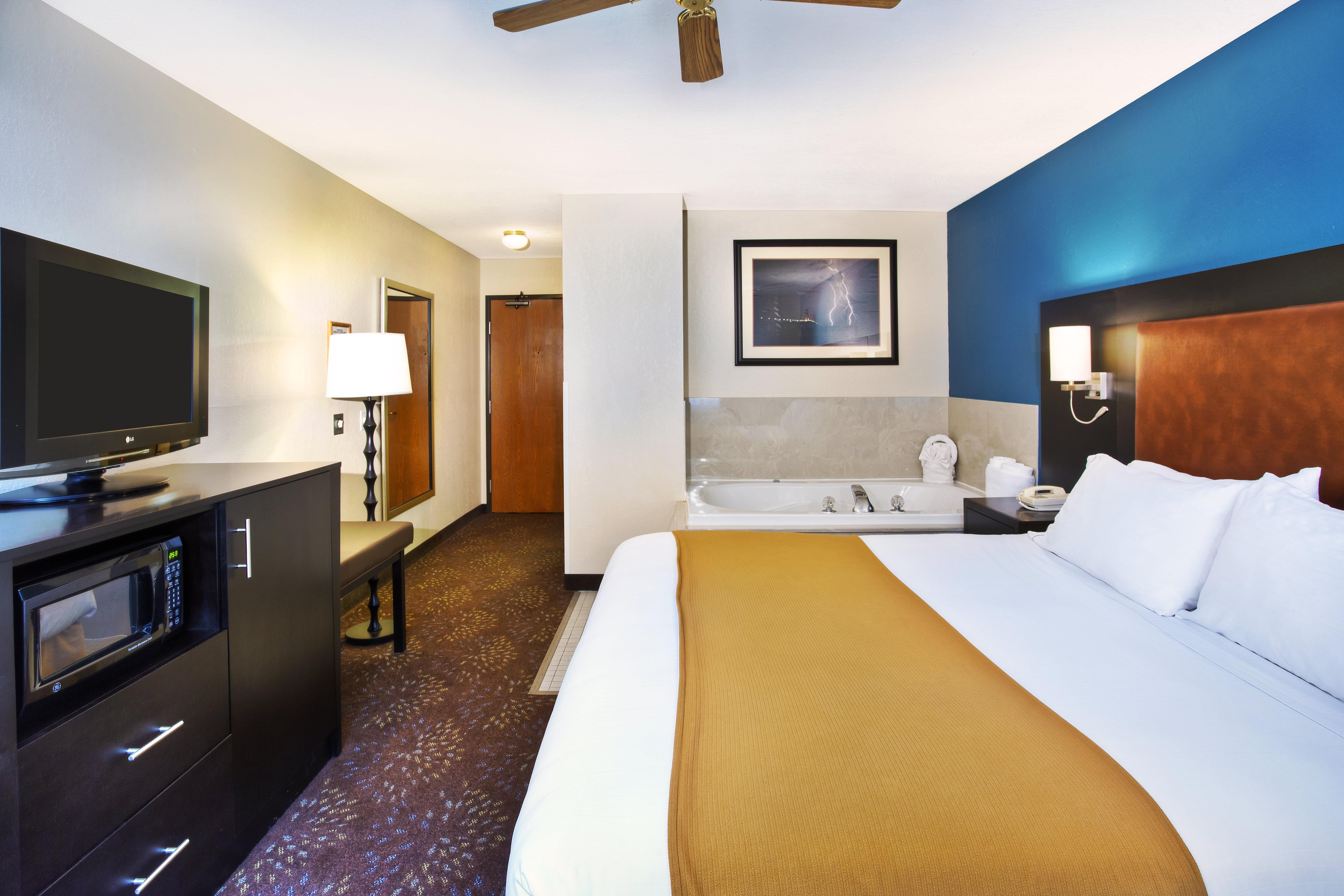 Holiday Inn Express Mackinaw City By Ihg Екстериор снимка