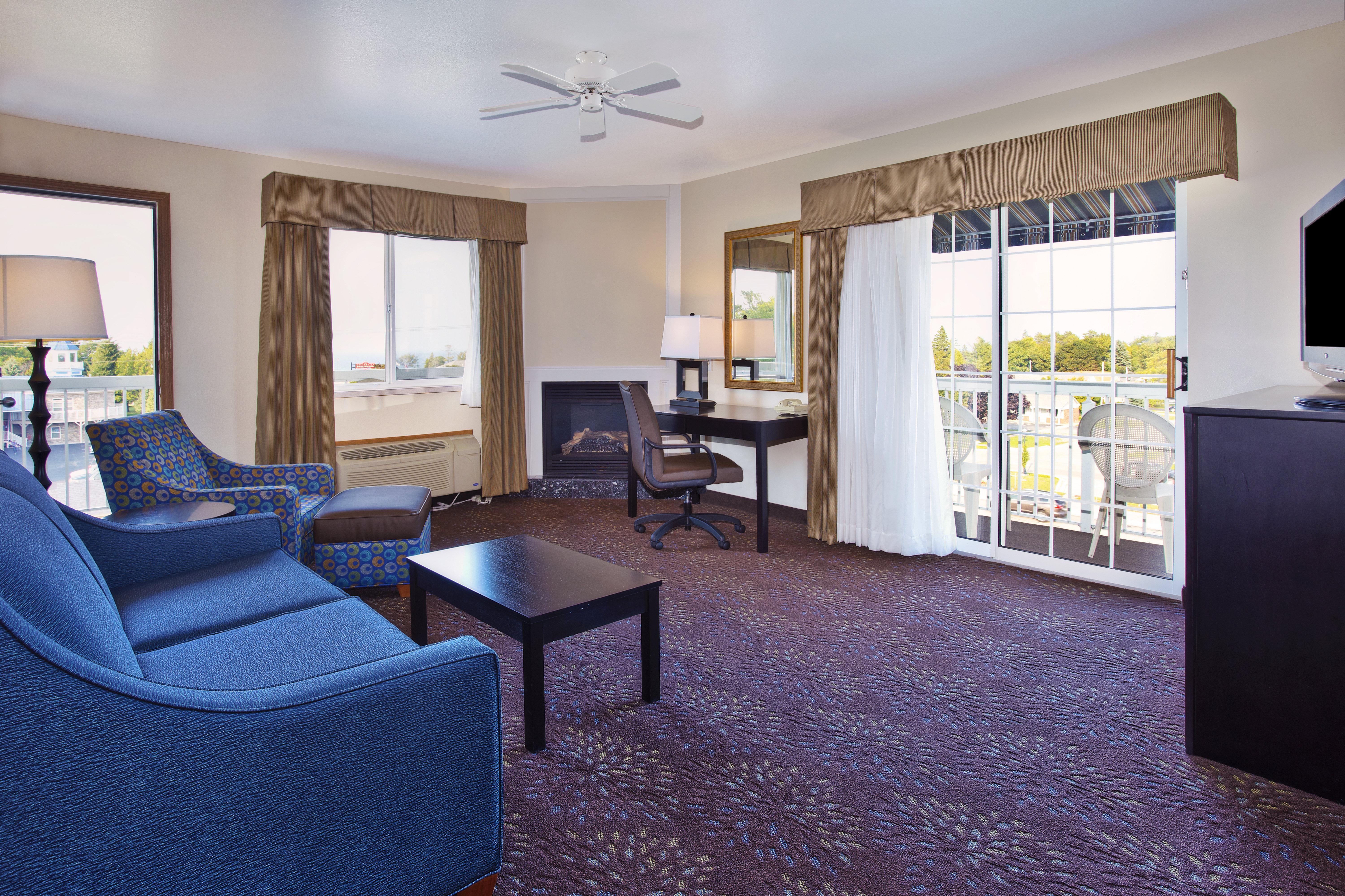 Holiday Inn Express Mackinaw City By Ihg Екстериор снимка