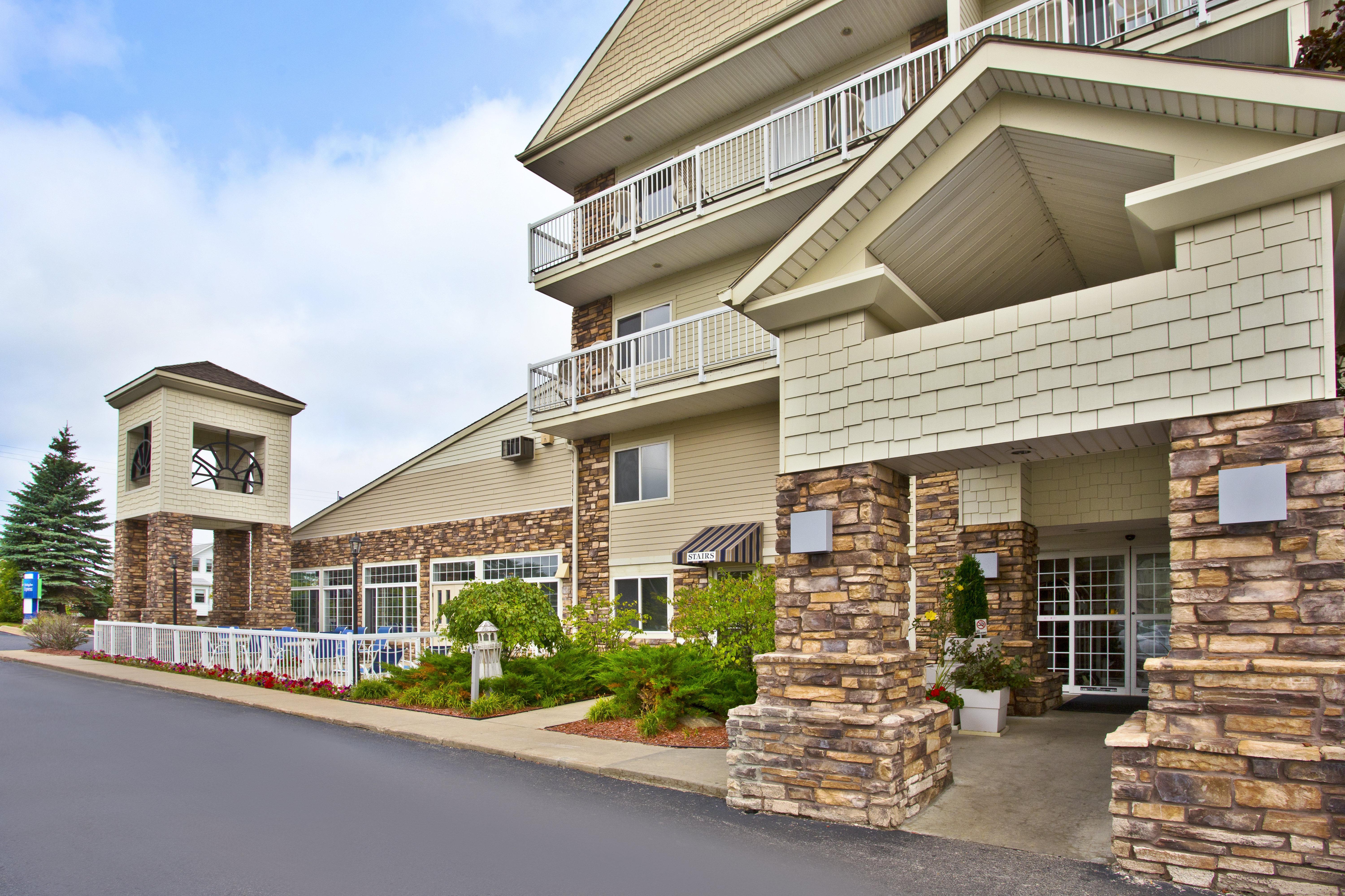 Holiday Inn Express Mackinaw City By Ihg Екстериор снимка