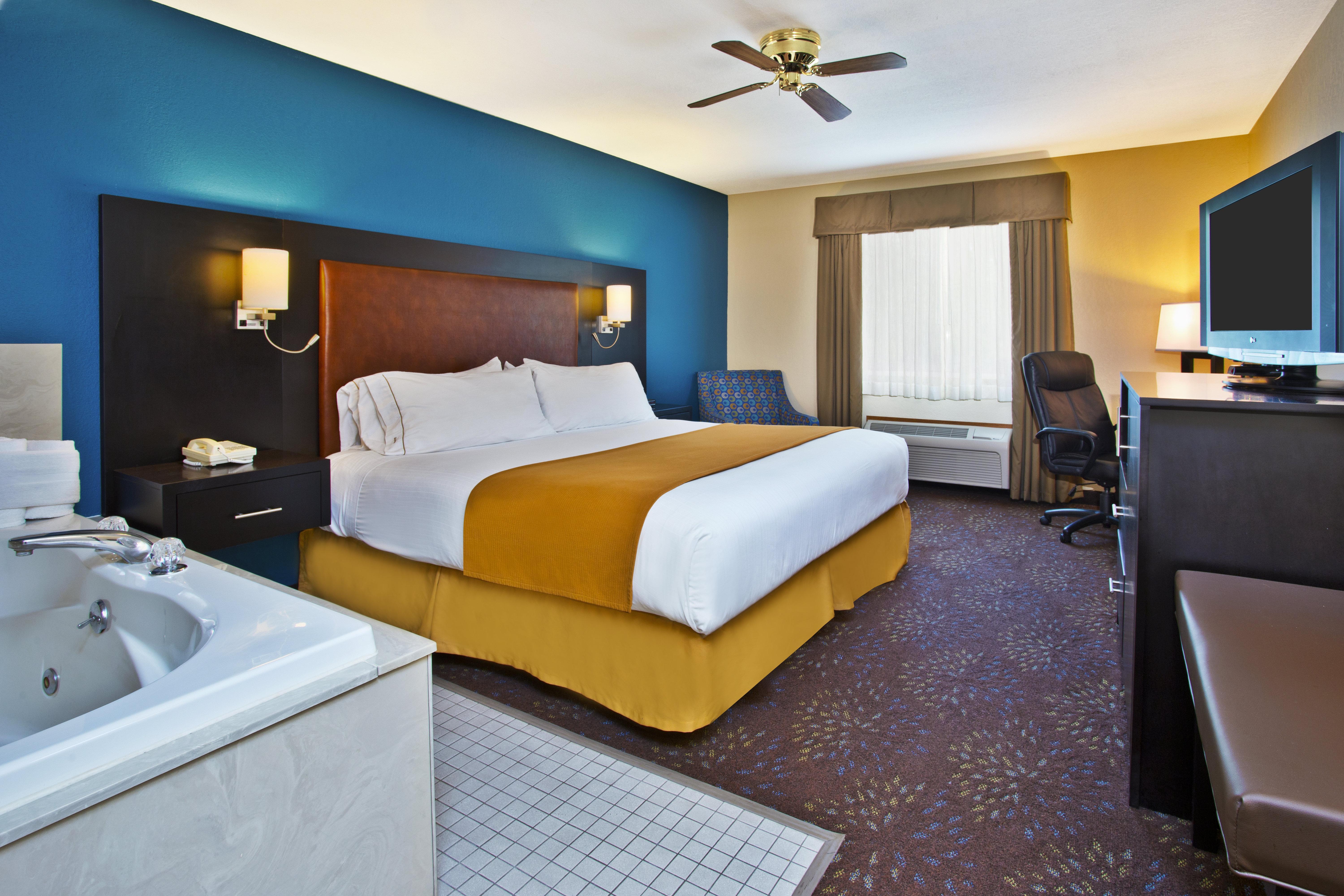 Holiday Inn Express Mackinaw City By Ihg Екстериор снимка
