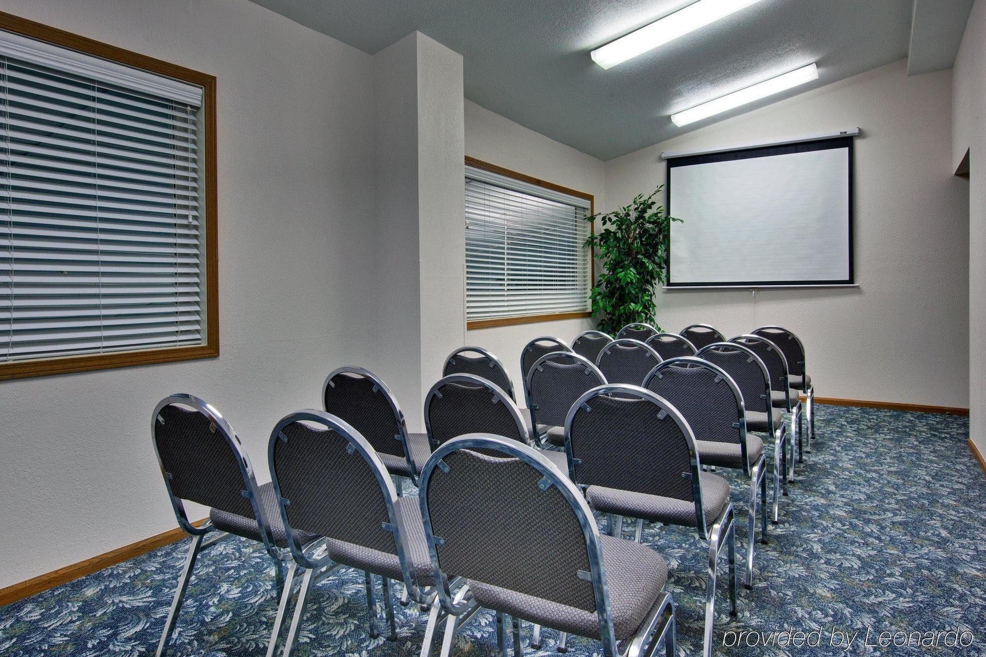 Holiday Inn Express Mackinaw City By Ihg Съоръжения снимка