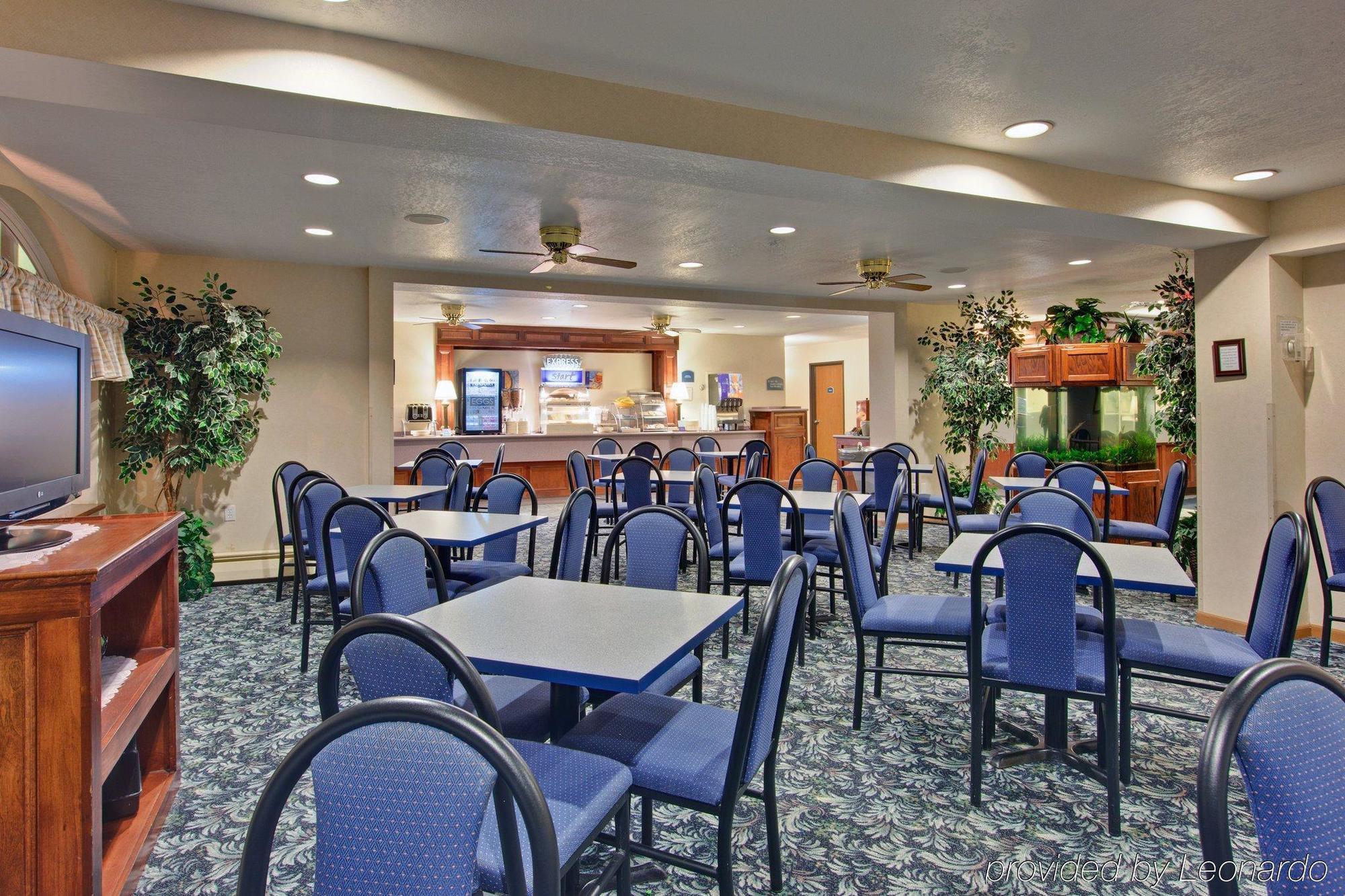 Holiday Inn Express Mackinaw City By Ihg Екстериор снимка