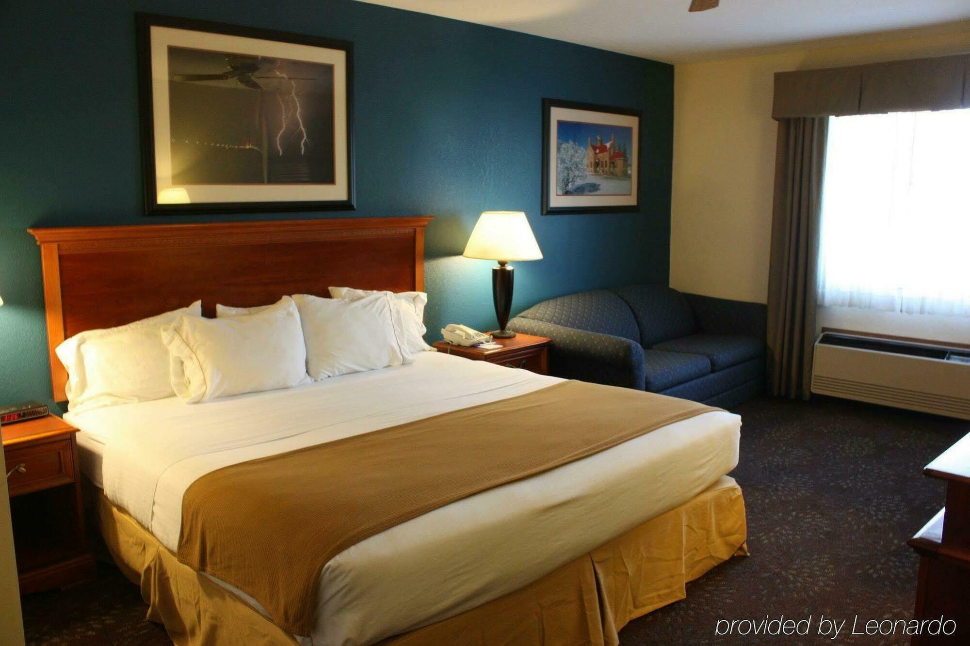 Holiday Inn Express Mackinaw City By Ihg Екстериор снимка