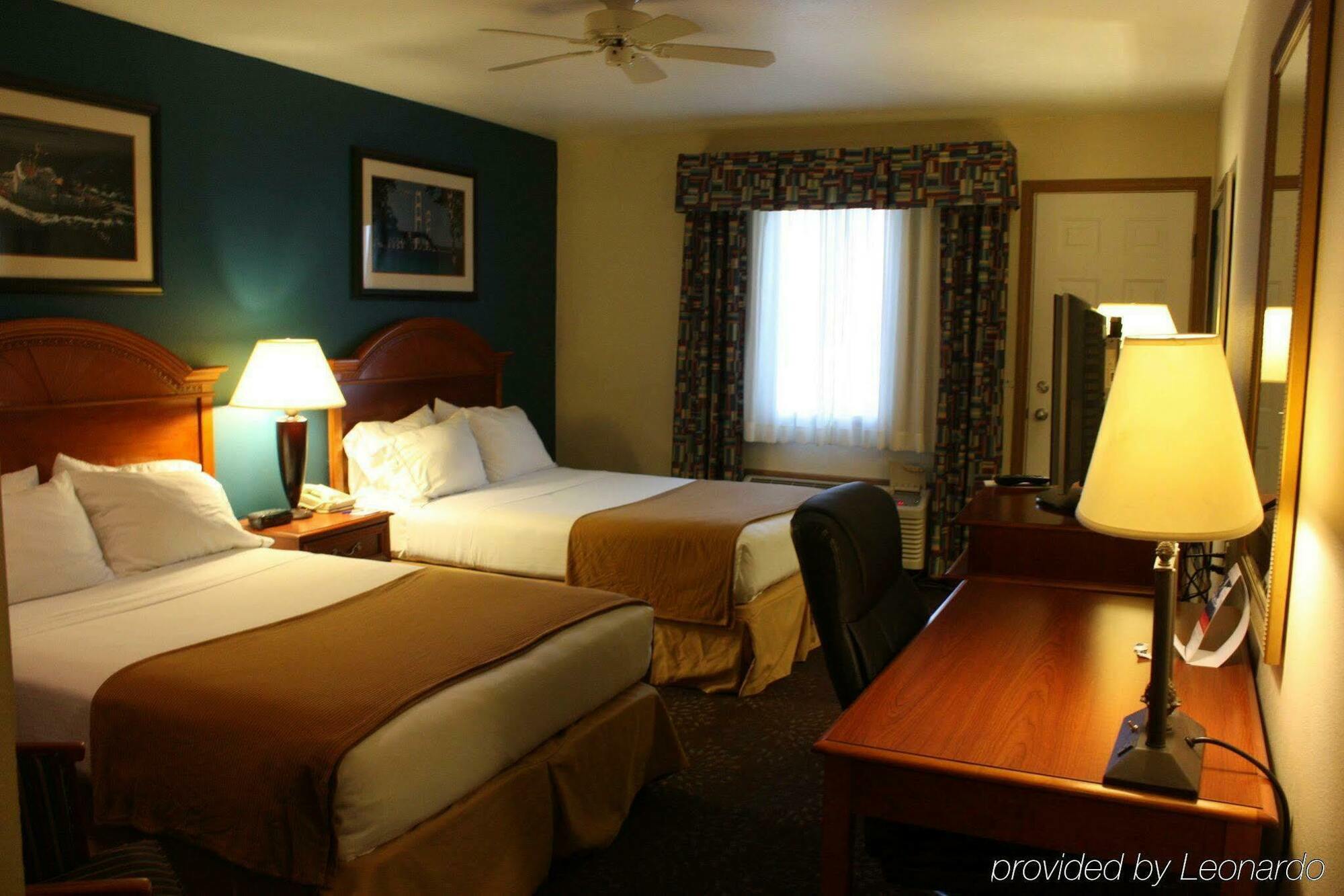 Holiday Inn Express Mackinaw City By Ihg Екстериор снимка