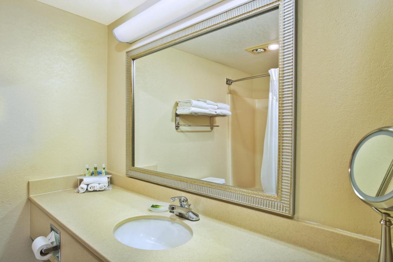 Holiday Inn Express Mackinaw City By Ihg Екстериор снимка