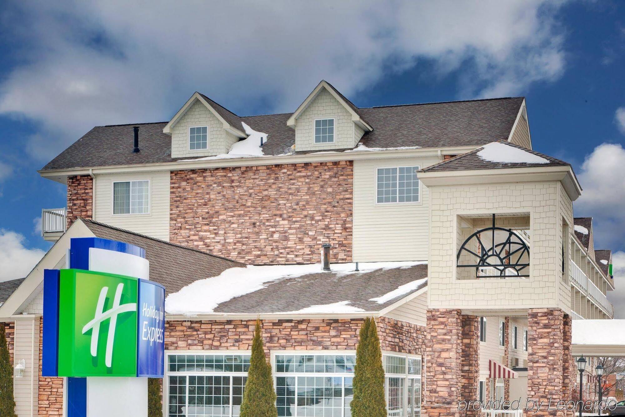 Holiday Inn Express Mackinaw City By Ihg Екстериор снимка