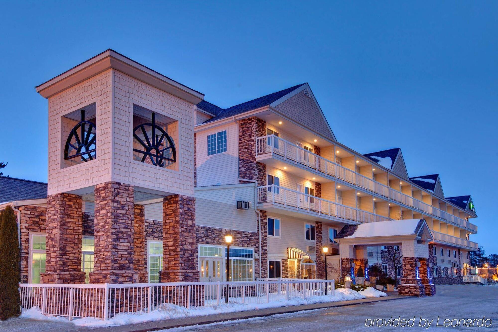 Holiday Inn Express Mackinaw City By Ihg Екстериор снимка